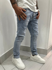 Jeans con graffio