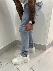 Jeans con graffio